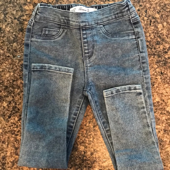 Girls 2 pairs of Jeans 1 Pink & 1 washed Blue - Picture 6 of 8